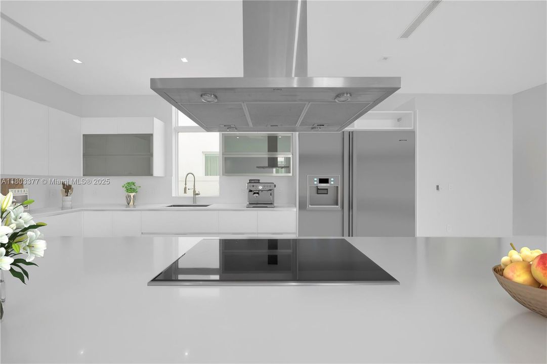 Active With Contract: $2,200,000 (5 beds, 5 baths, 3911 Square Feet)