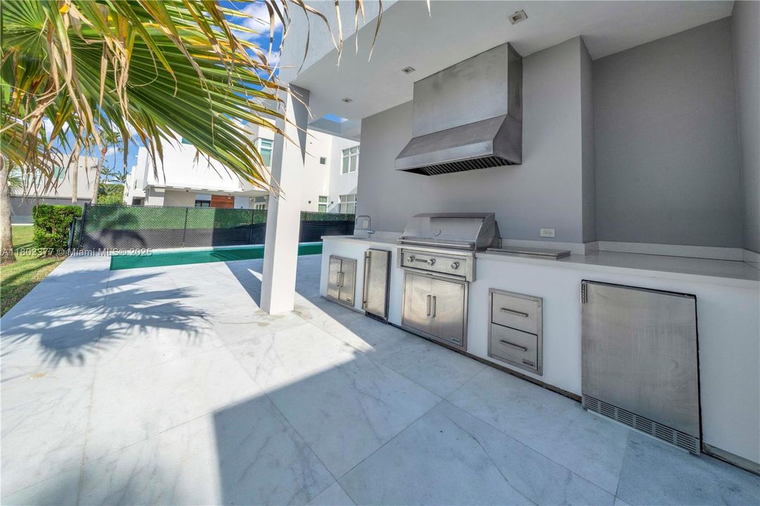 Active With Contract: $2,200,000 (5 beds, 5 baths, 3911 Square Feet)