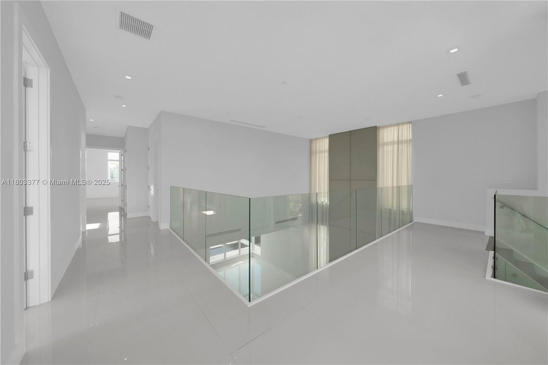 Active With Contract: $2,200,000 (5 beds, 5 baths, 3911 Square Feet)