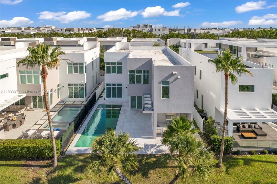 Active With Contract: $2,200,000 (5 beds, 5 baths, 3911 Square Feet)
