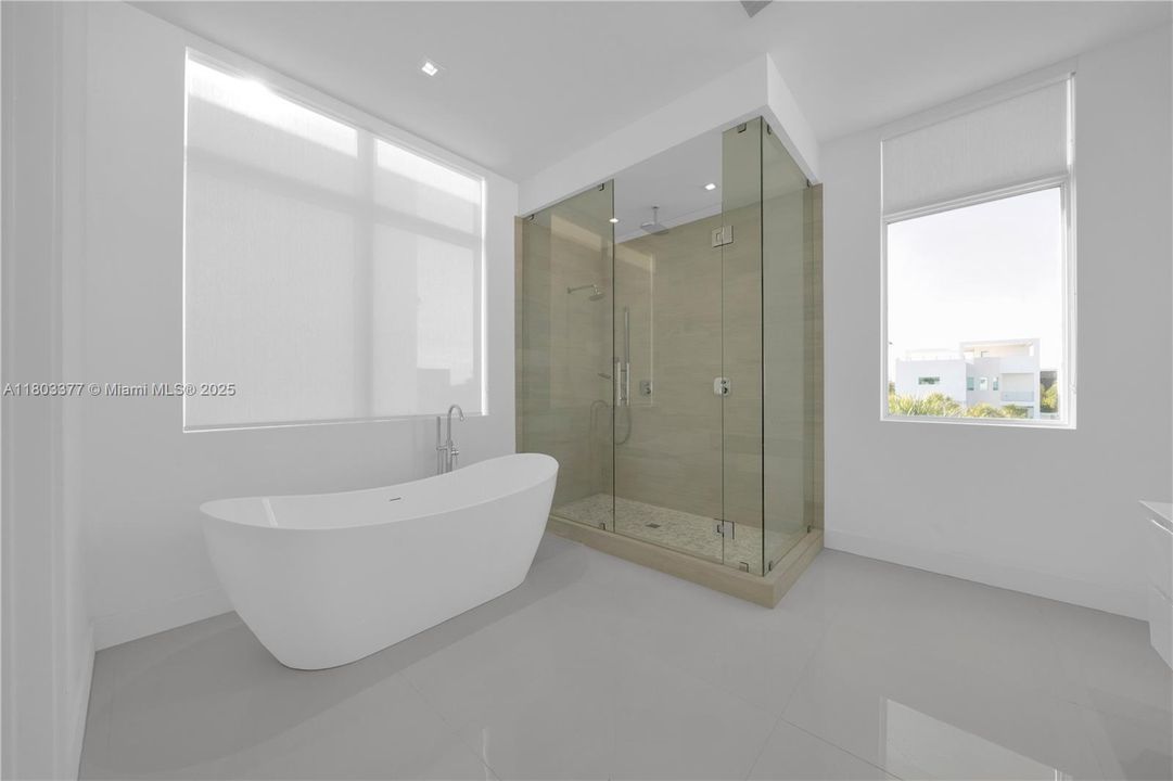 Active With Contract: $2,200,000 (5 beds, 5 baths, 3911 Square Feet)