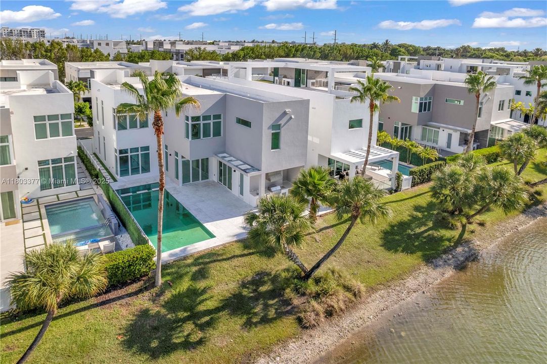 Active With Contract: $2,200,000 (5 beds, 5 baths, 3911 Square Feet)