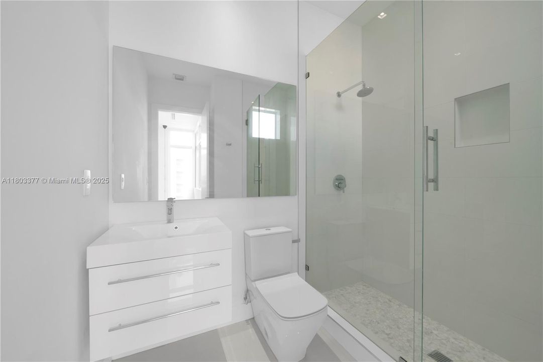 Active With Contract: $2,200,000 (5 beds, 5 baths, 3911 Square Feet)