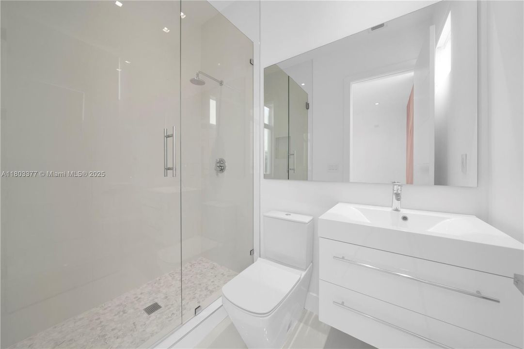 Active With Contract: $2,200,000 (5 beds, 5 baths, 3911 Square Feet)