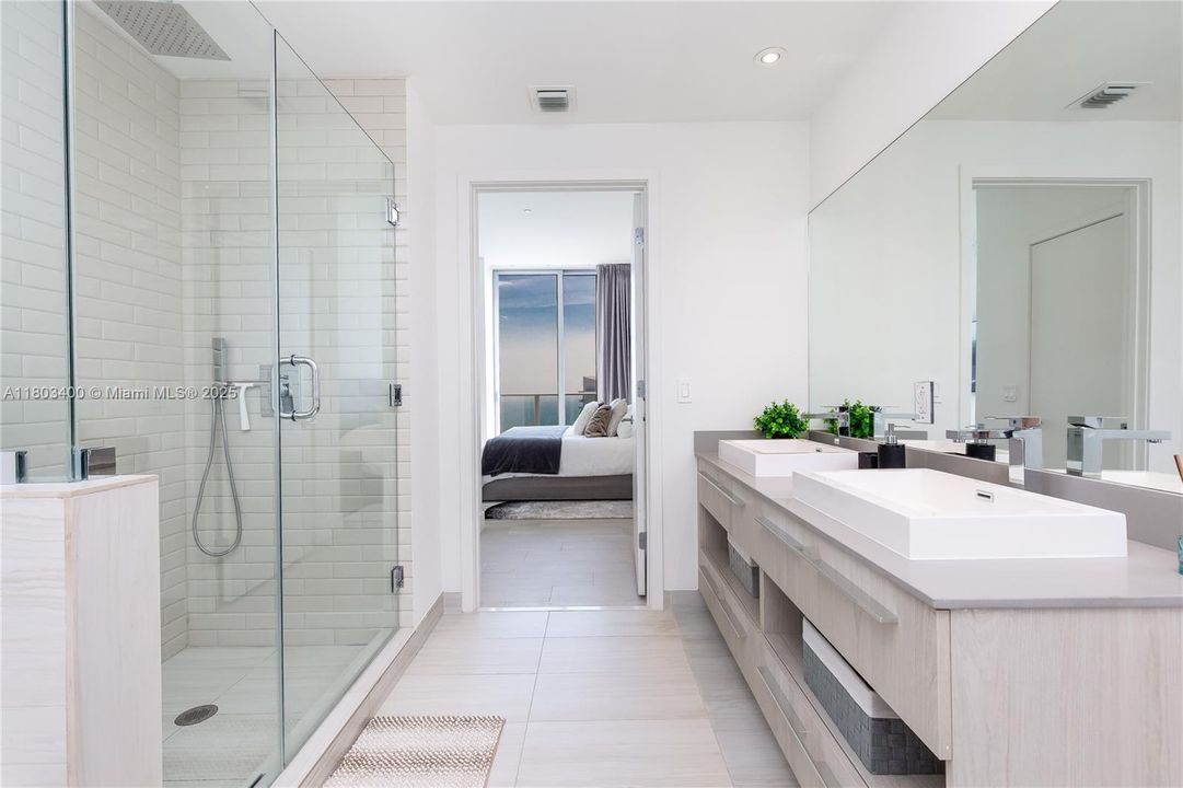 For Rent: $5,500 (2 beds, 2 baths, 1030 Square Feet)