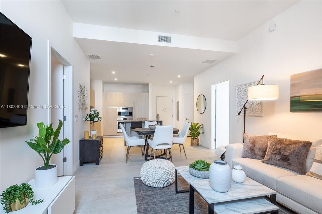 For Rent: $5,500 (2 beds, 2 baths, 1030 Square Feet)