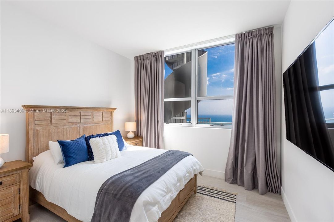 For Rent: $5,500 (2 beds, 2 baths, 1030 Square Feet)