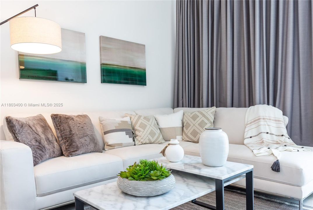 For Rent: $5,500 (2 beds, 2 baths, 1030 Square Feet)