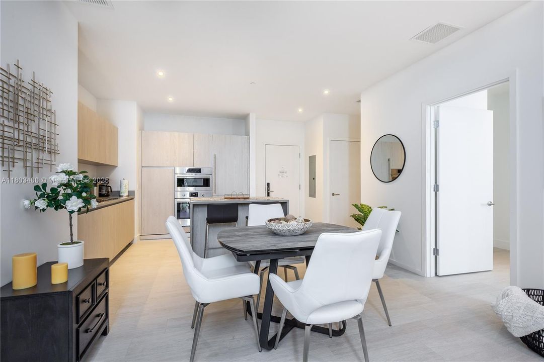 For Rent: $5,500 (2 beds, 2 baths, 1030 Square Feet)