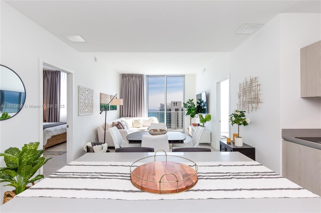 For Rent: $5,500 (2 beds, 2 baths, 1030 Square Feet)