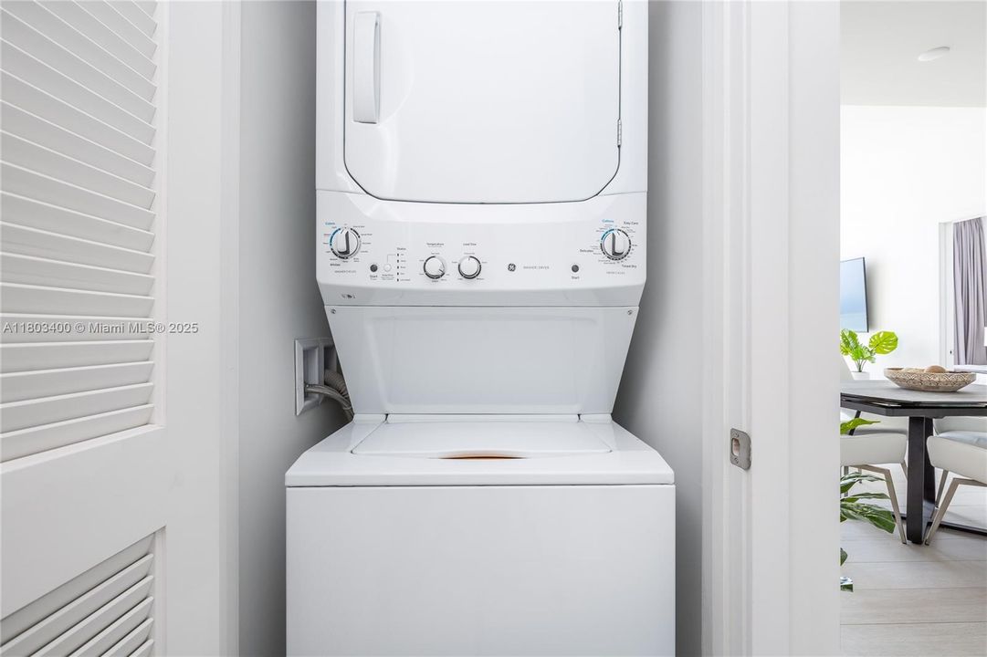 For Rent: $5,500 (2 beds, 2 baths, 1030 Square Feet)