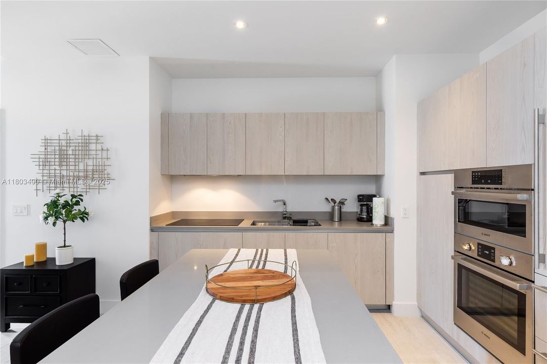 For Rent: $5,500 (2 beds, 2 baths, 1030 Square Feet)