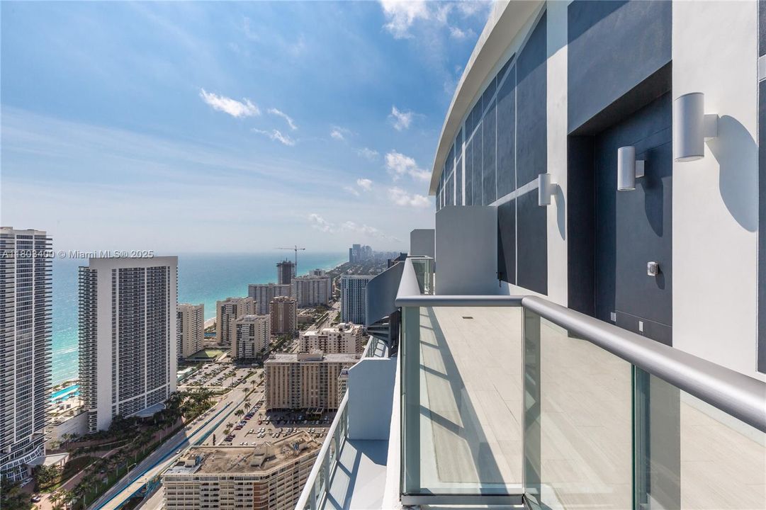 For Rent: $5,500 (2 beds, 2 baths, 1030 Square Feet)