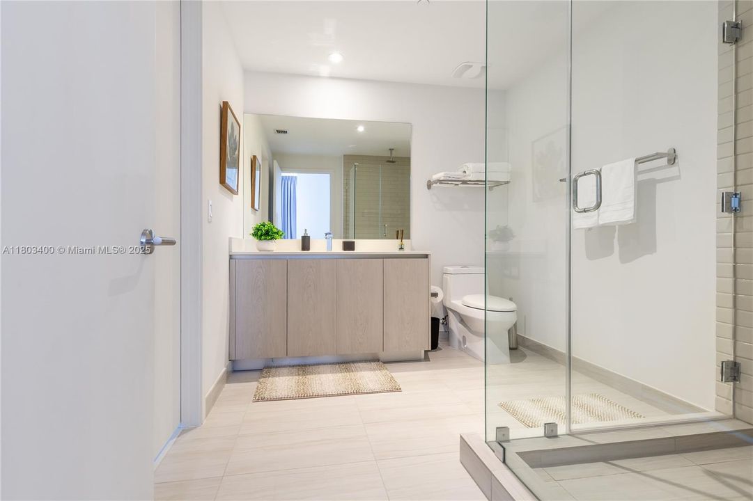 For Rent: $5,500 (2 beds, 2 baths, 1030 Square Feet)