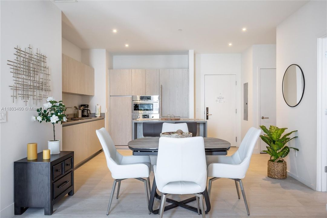 For Rent: $5,500 (2 beds, 2 baths, 1030 Square Feet)