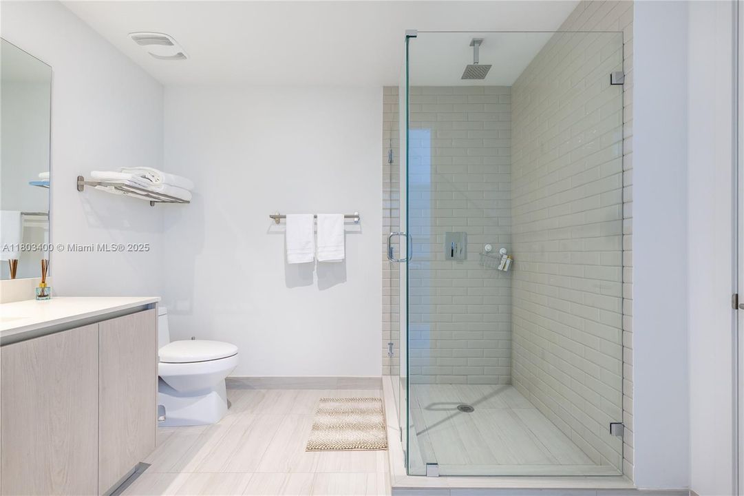 For Rent: $5,500 (2 beds, 2 baths, 1030 Square Feet)