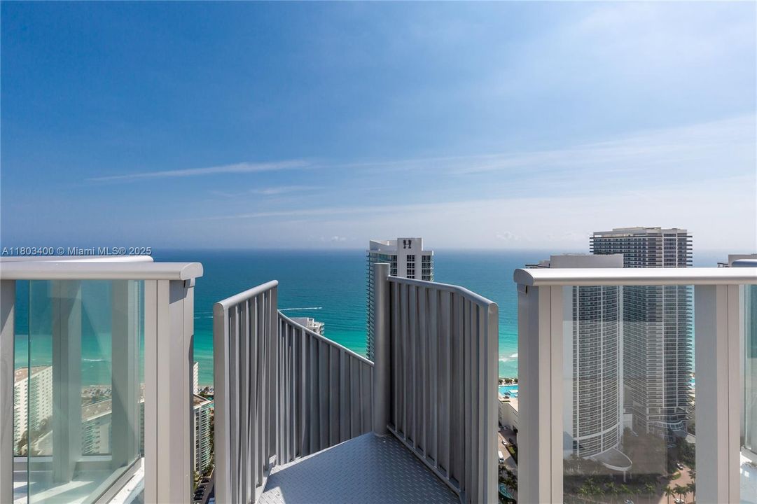 For Rent: $5,500 (2 beds, 2 baths, 1030 Square Feet)