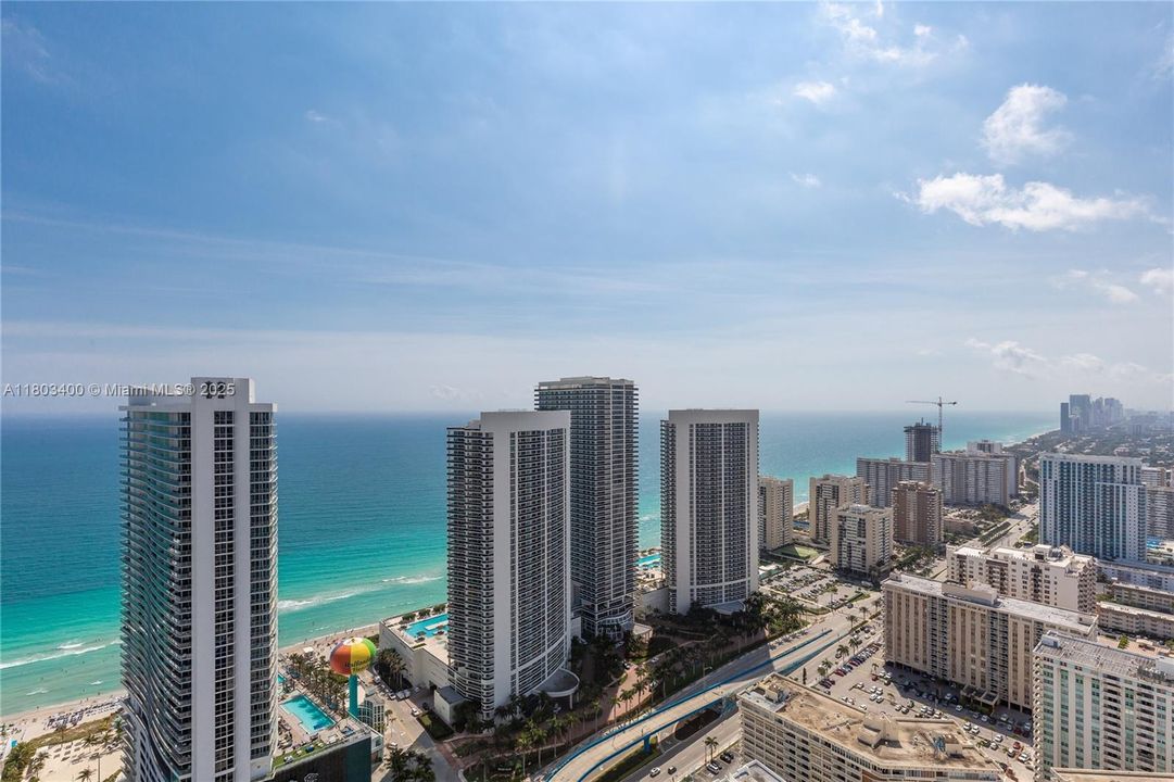 For Rent: $5,500 (2 beds, 2 baths, 1030 Square Feet)