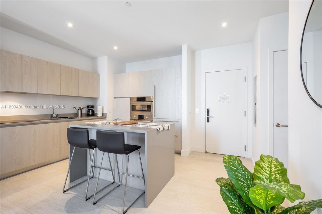 For Rent: $5,500 (2 beds, 2 baths, 1030 Square Feet)