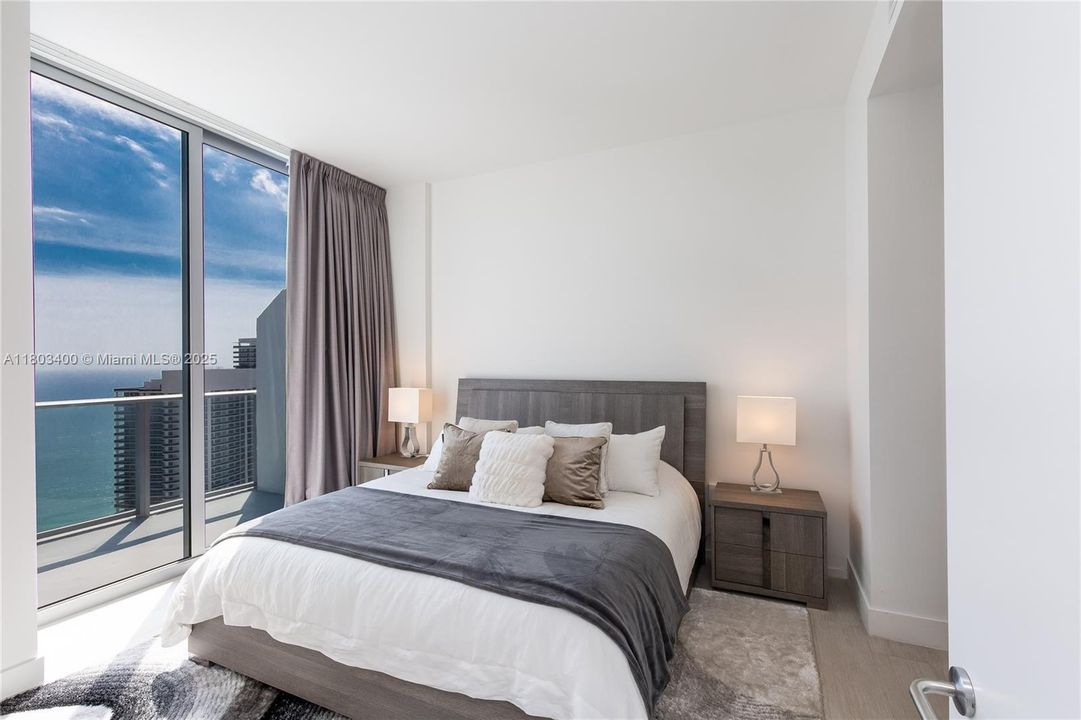 For Rent: $5,500 (2 beds, 2 baths, 1030 Square Feet)