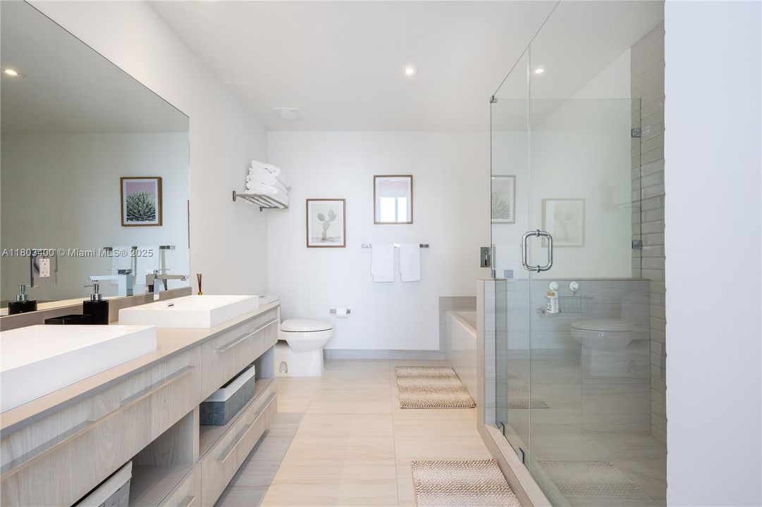 For Rent: $5,500 (2 beds, 2 baths, 1030 Square Feet)