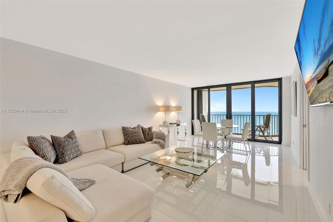 For Sale: $625,000 (2 beds, 2 baths, 1346 Square Feet)