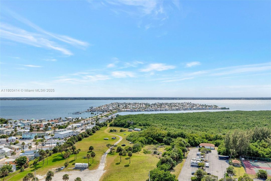 For Sale: $625,000 (2 beds, 2 baths, 1346 Square Feet)