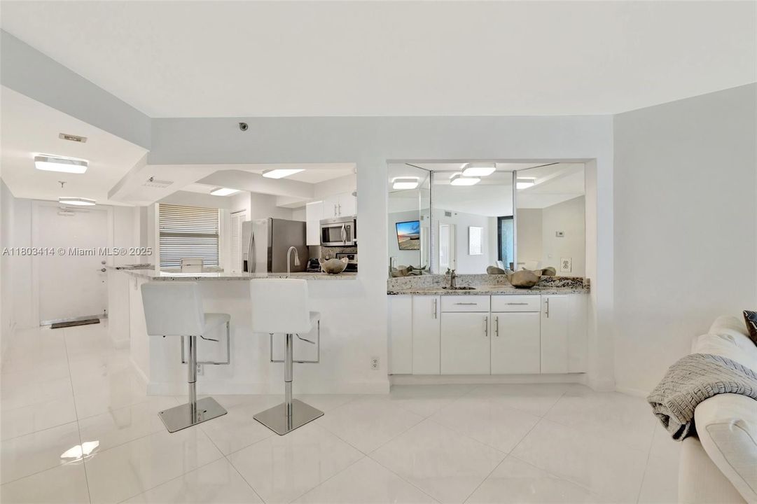 For Sale: $625,000 (2 beds, 2 baths, 1346 Square Feet)