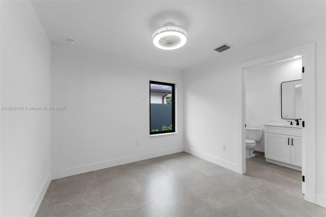 Recently Sold: $849,000 (3 beds, 3 baths, 1548 Square Feet)