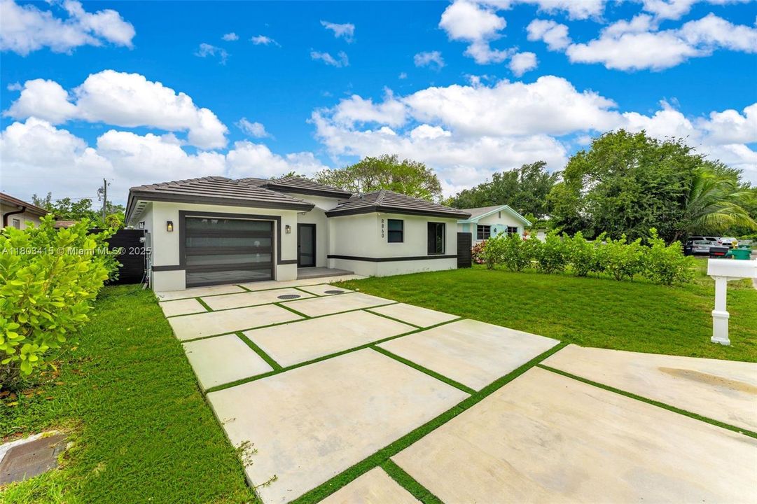 Recently Sold: $849,000 (3 beds, 3 baths, 1548 Square Feet)