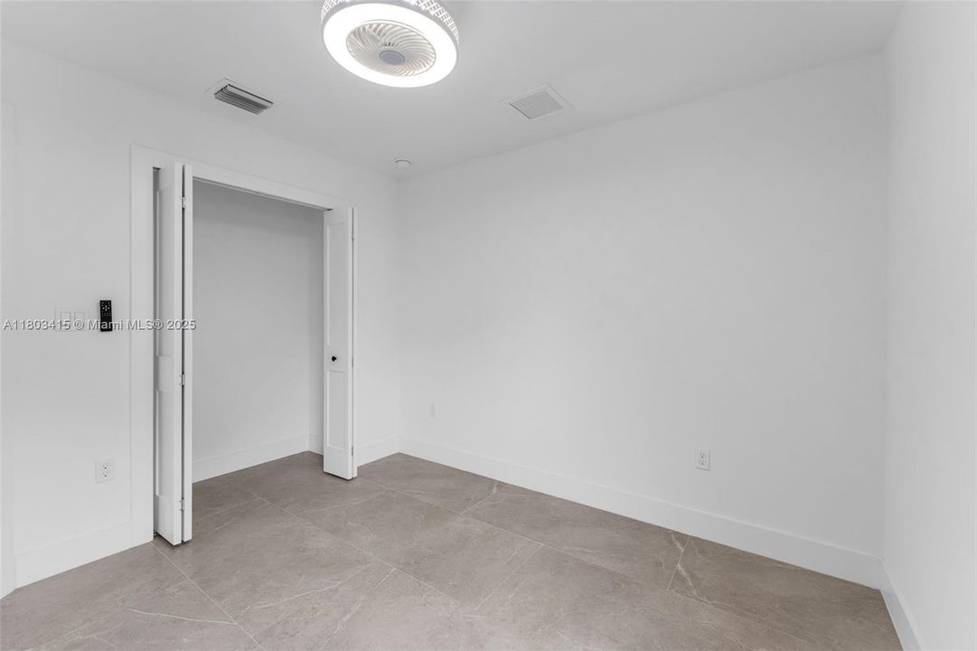 Recently Sold: $849,000 (3 beds, 3 baths, 1548 Square Feet)