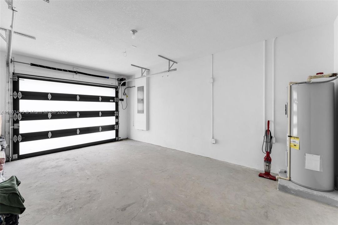 Recently Sold: $849,000 (3 beds, 3 baths, 1548 Square Feet)