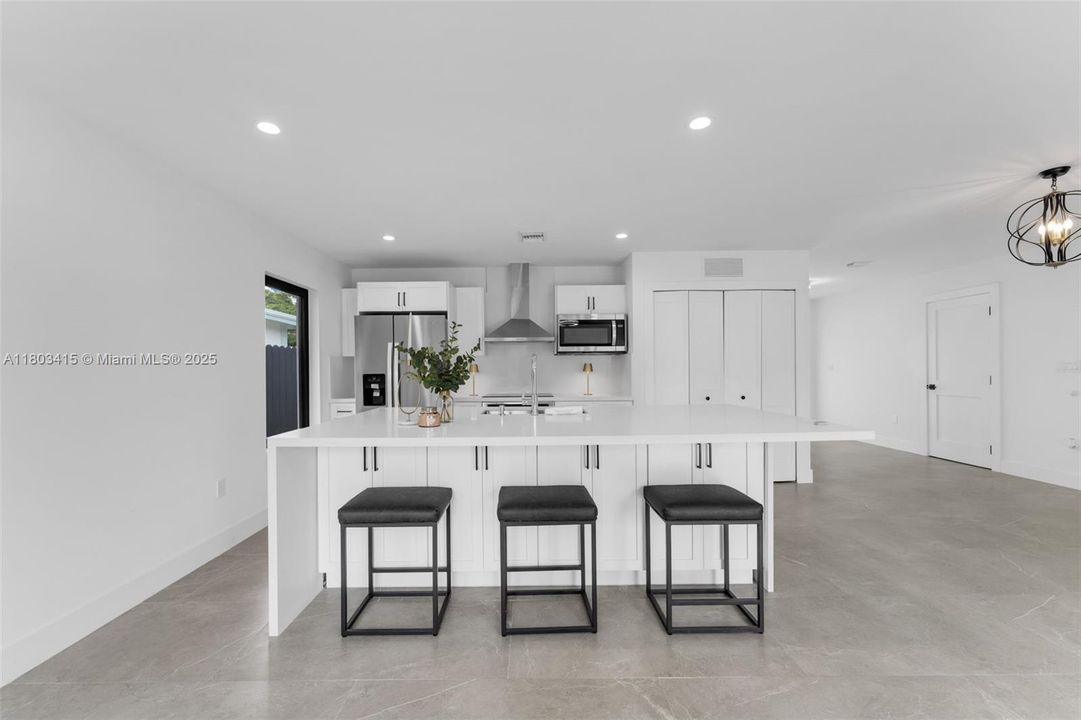 Recently Sold: $849,000 (3 beds, 3 baths, 1548 Square Feet)