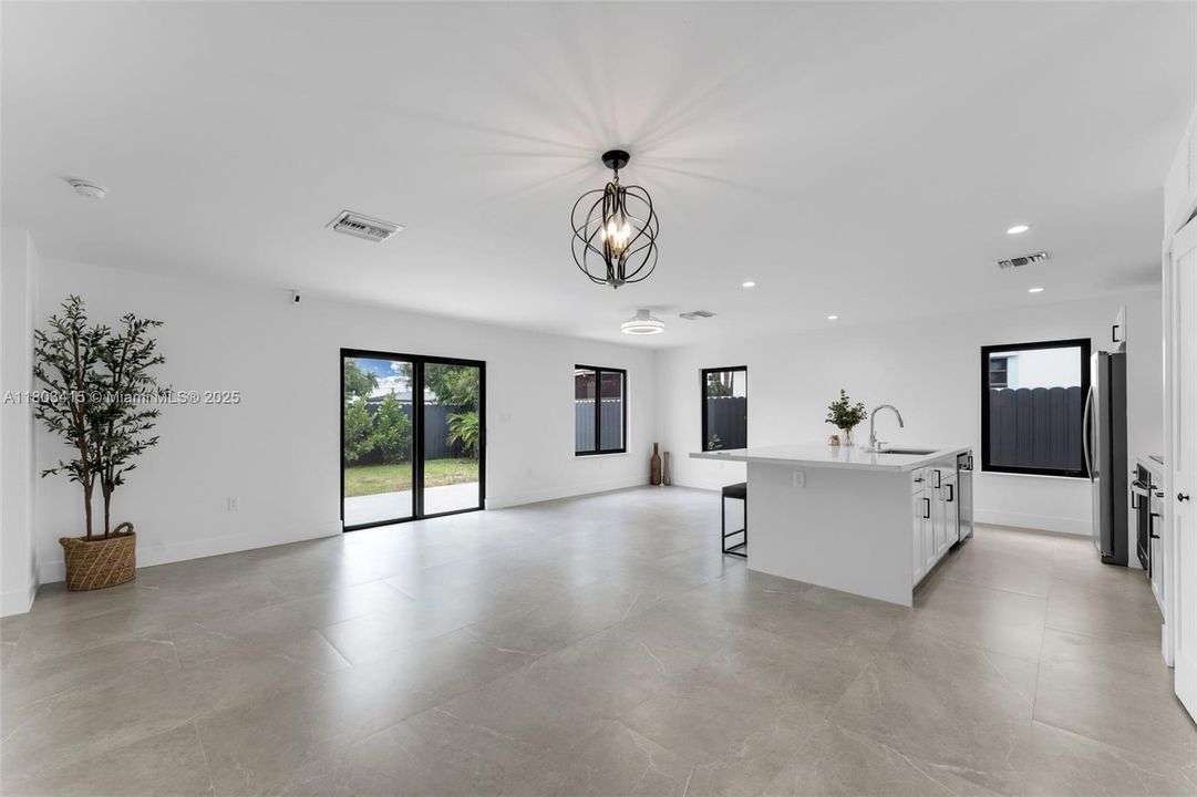 Recently Sold: $849,000 (3 beds, 3 baths, 1548 Square Feet)