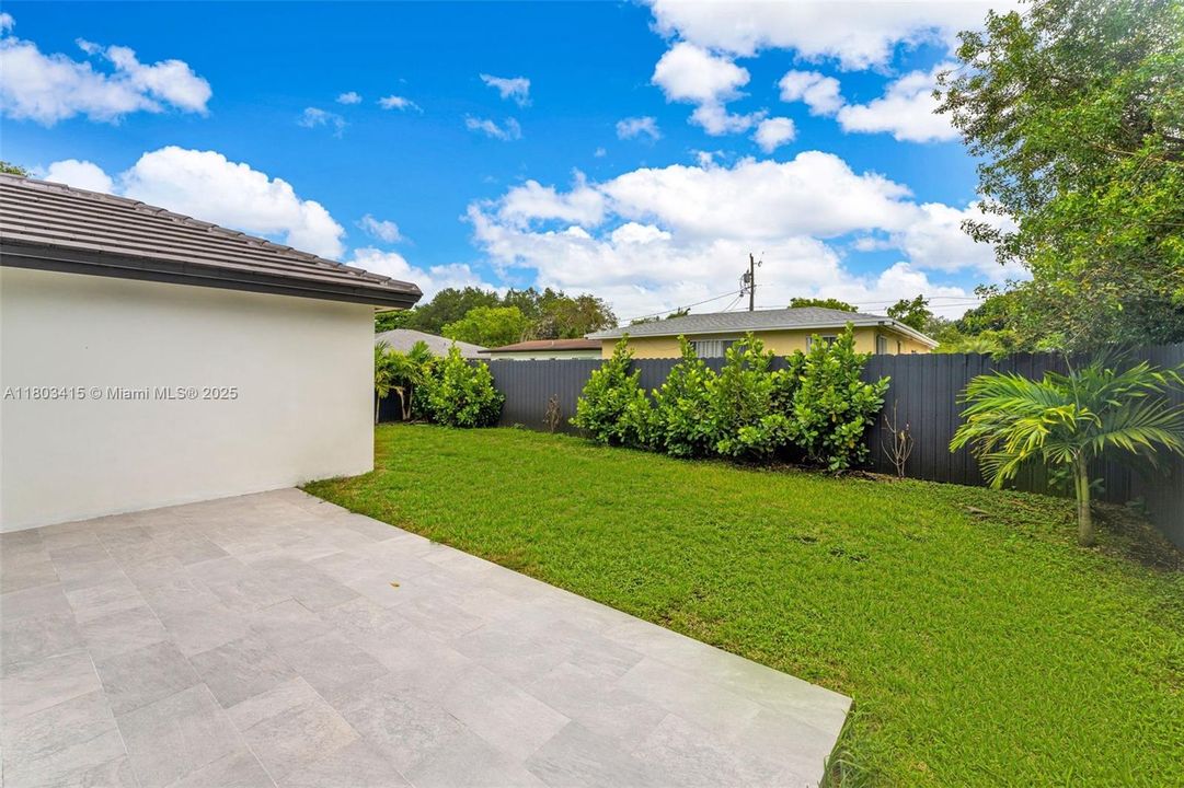 Recently Sold: $849,000 (3 beds, 3 baths, 1548 Square Feet)