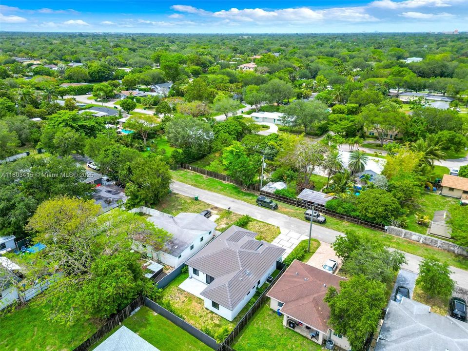 Recently Sold: $849,000 (3 beds, 3 baths, 1548 Square Feet)