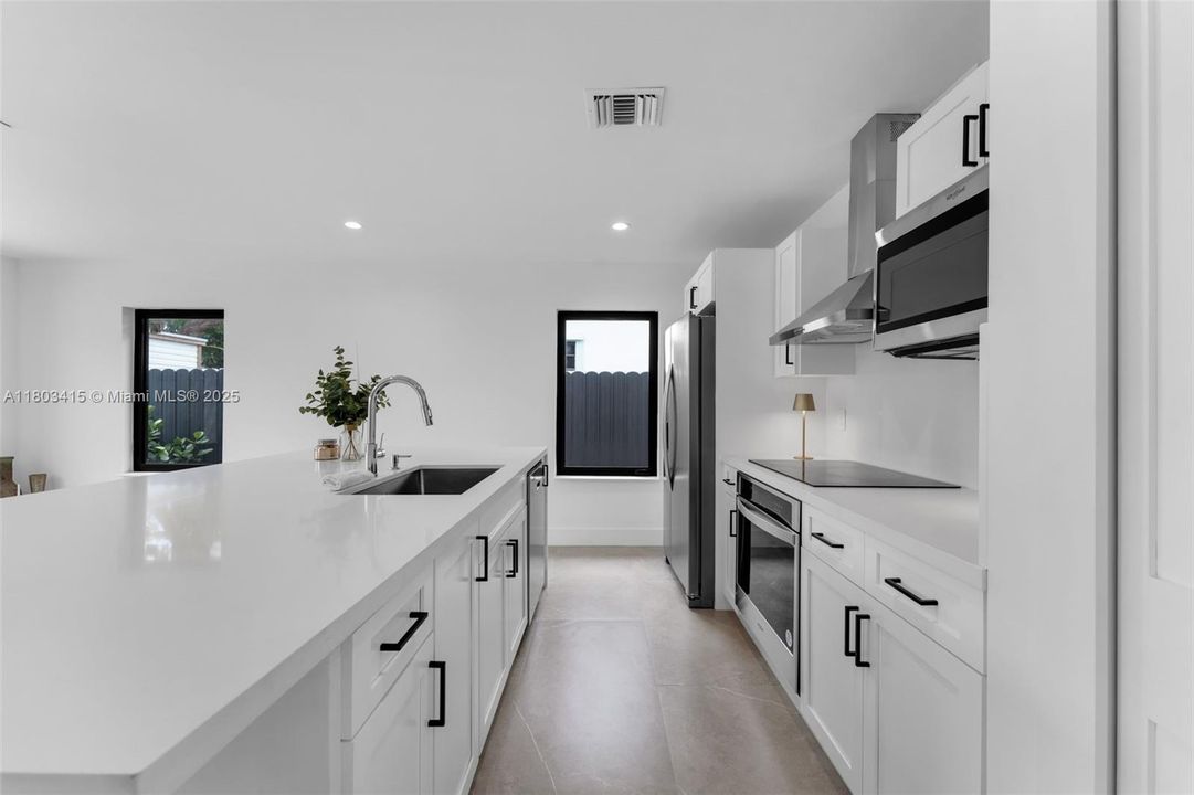 Recently Sold: $849,000 (3 beds, 3 baths, 1548 Square Feet)