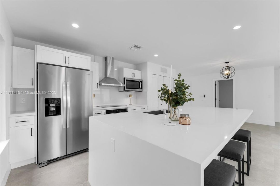 Recently Sold: $849,000 (3 beds, 3 baths, 1548 Square Feet)