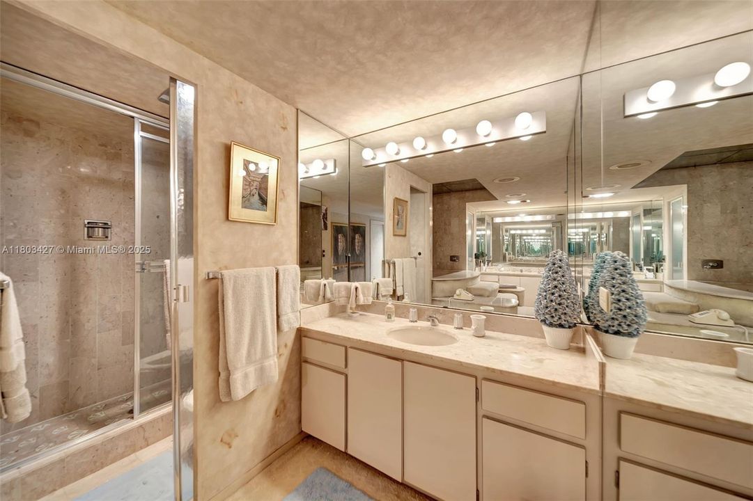 最近售出: $550,000 (4 贝兹, 5 浴室, 4270 平方英尺)