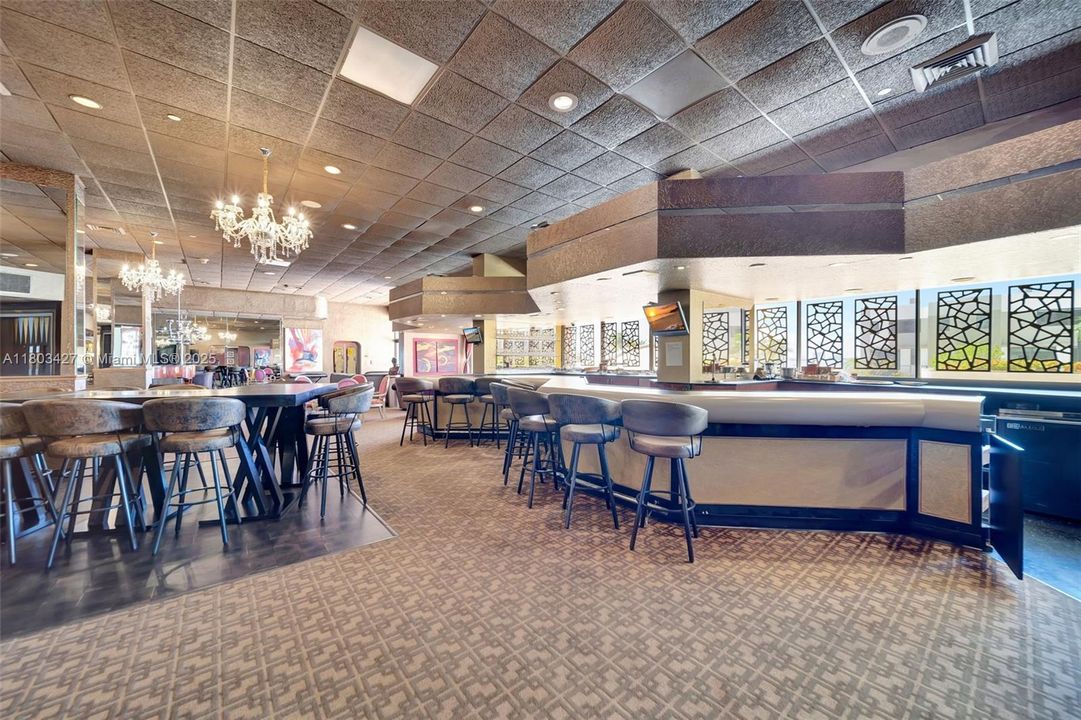 最近售出: $550,000 (4 贝兹, 5 浴室, 4270 平方英尺)