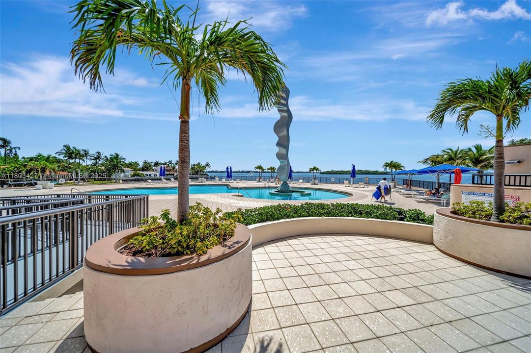 最近售出: $550,000 (4 贝兹, 5 浴室, 4270 平方英尺)