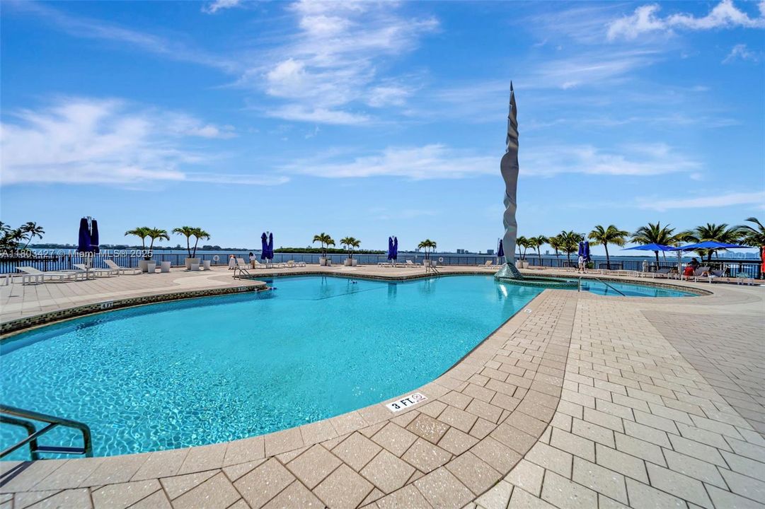 最近售出: $550,000 (4 贝兹, 5 浴室, 4270 平方英尺)