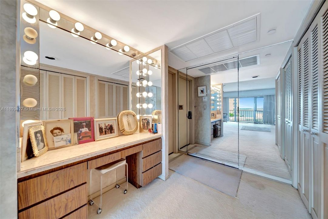 最近售出: $550,000 (4 贝兹, 5 浴室, 4270 平方英尺)