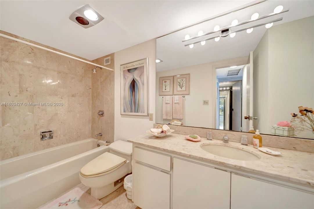 最近售出: $550,000 (4 贝兹, 5 浴室, 4270 平方英尺)