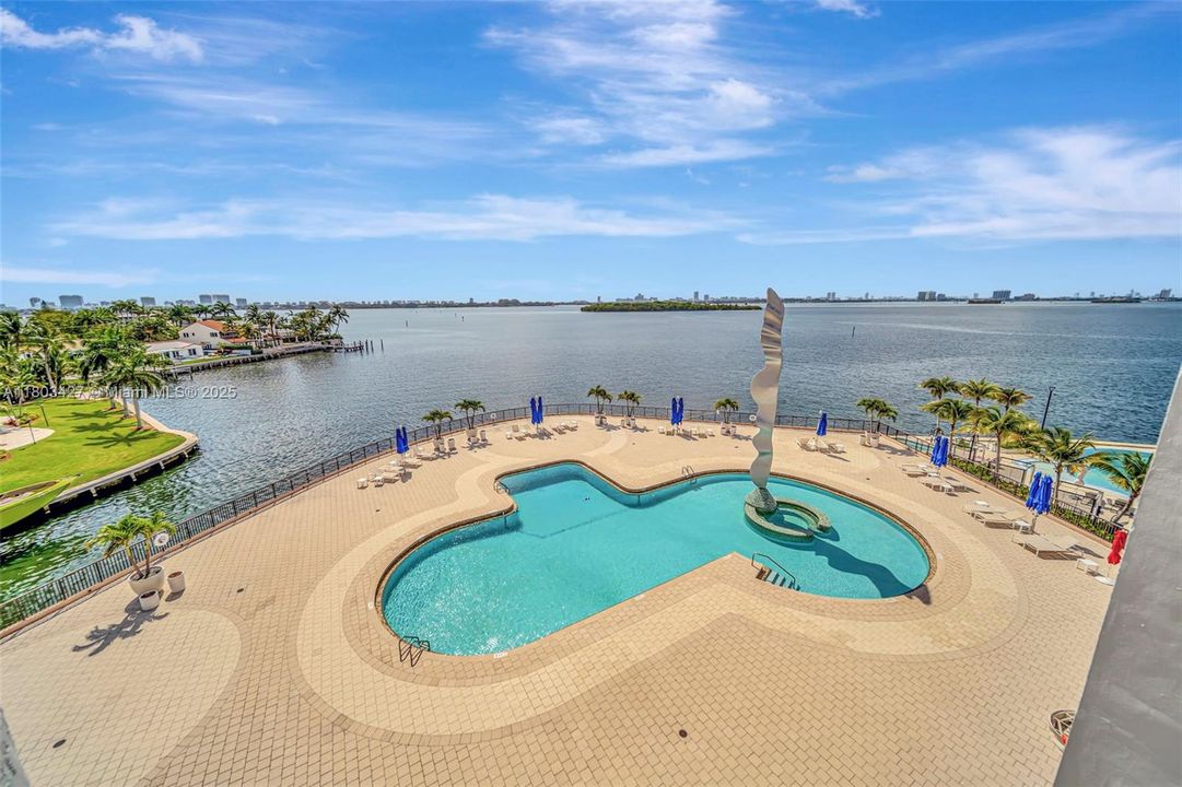 最近售出: $550,000 (4 贝兹, 5 浴室, 4270 平方英尺)