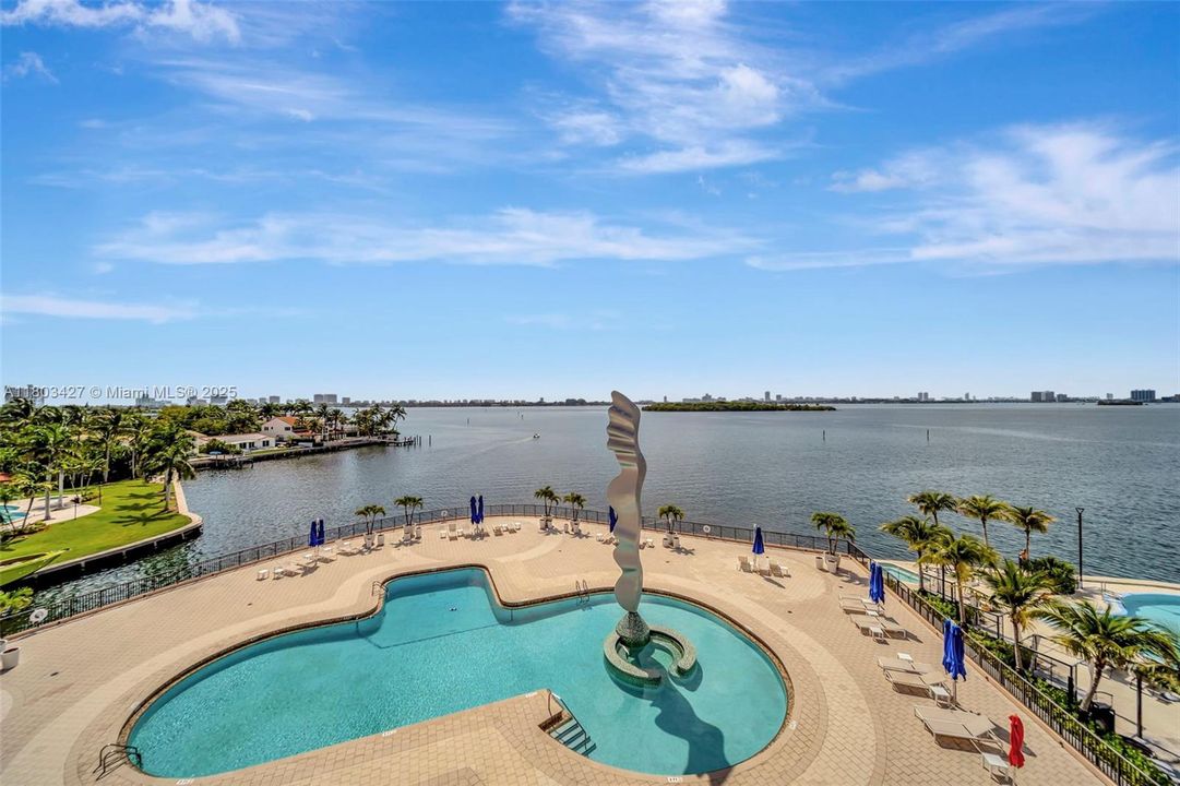 最近售出: $550,000 (4 贝兹, 5 浴室, 4270 平方英尺)