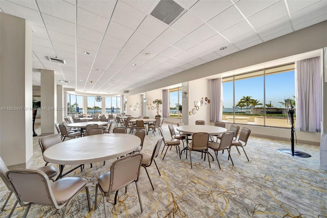 最近售出: $550,000 (4 贝兹, 5 浴室, 4270 平方英尺)