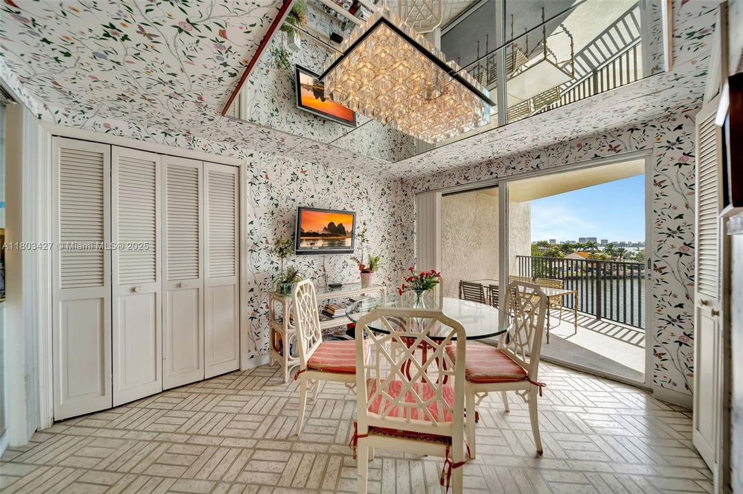 最近售出: $550,000 (4 贝兹, 5 浴室, 4270 平方英尺)