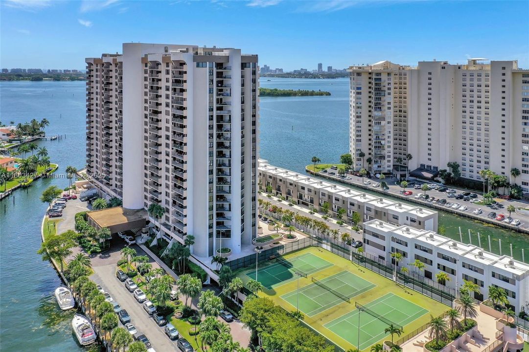 最近售出: $550,000 (4 贝兹, 5 浴室, 4270 平方英尺)