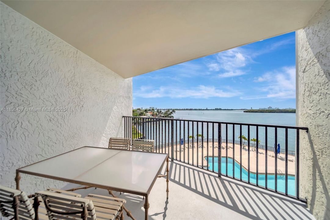 最近售出: $550,000 (4 贝兹, 5 浴室, 4270 平方英尺)